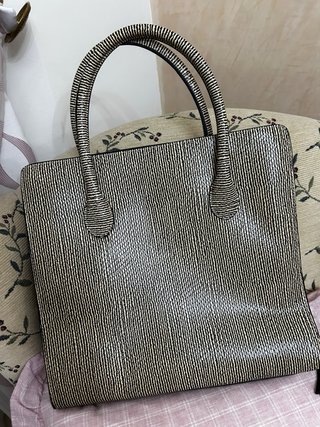 Bolso Axel Negro y Dorado