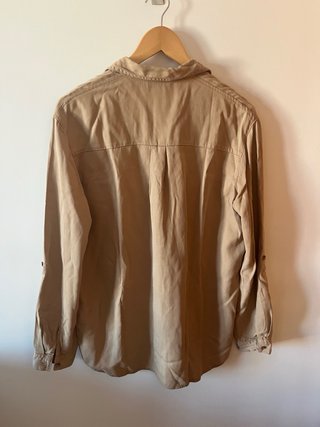 Blusa beige con botones