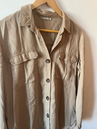 Blusa beige con botones