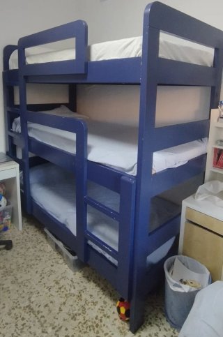 Litera triple de madera azul
