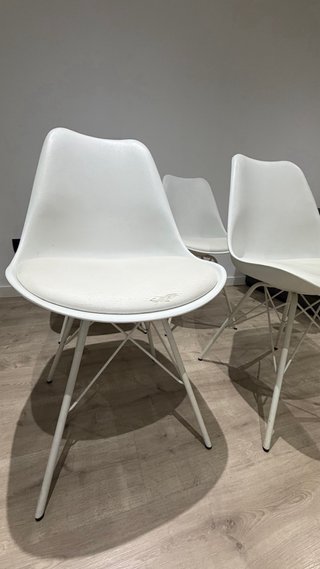 Juego de 4 sillas de comedor blancas