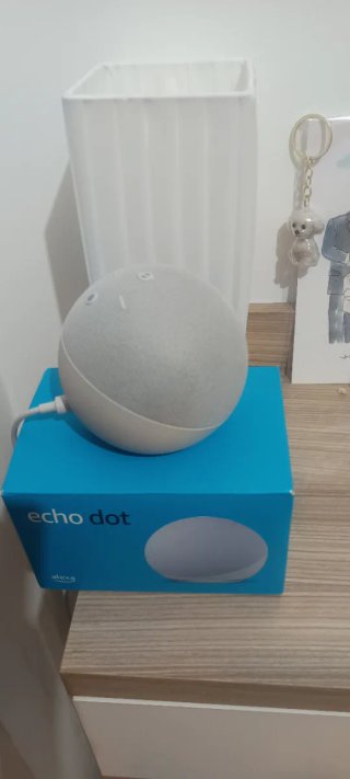 Amazon Echo Dot 4ta Gen blanco.