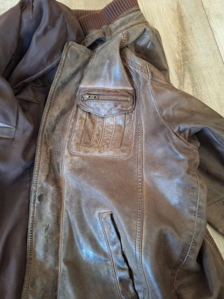 Chaqueta de Piel Marrón para Hombre.