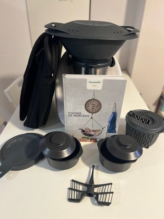 Thermomix TM6 + Accesorios, Bolsa y Libro