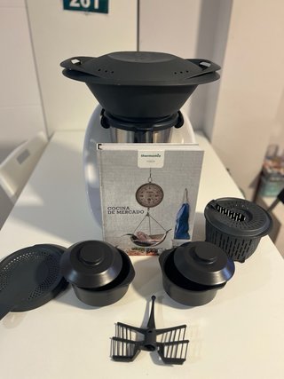 Thermomix TM6 + Accesorios, Bolsa y Libro
