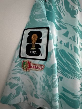 Camisola XL Branca Verde Água com design ondas