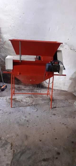 Máquina despalilladora de uva