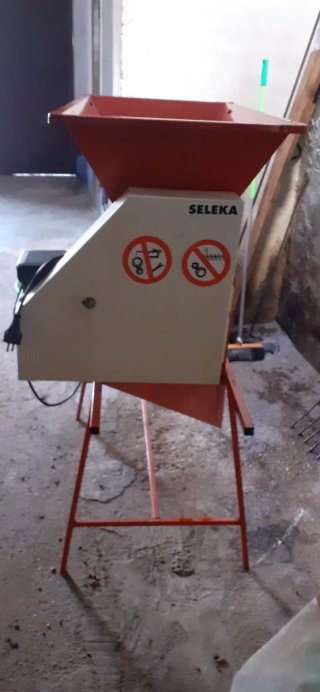 Máquina despalilladora de uva