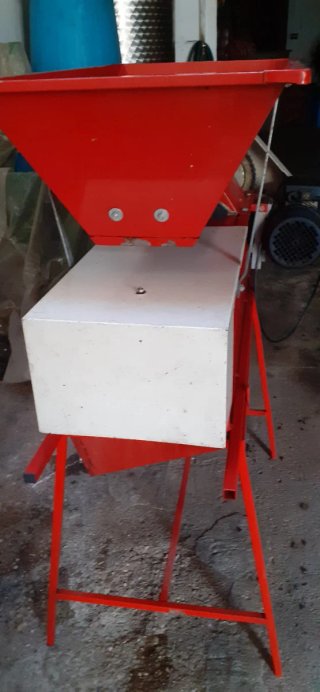Máquina despalilladora de uva
