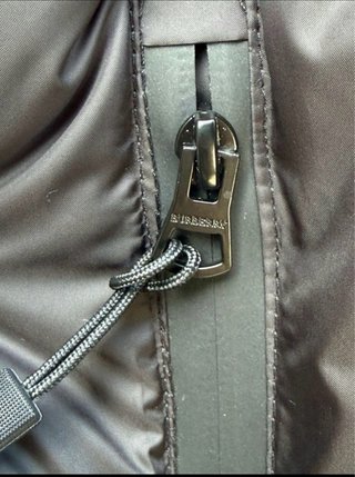 Abrigo Burberry Negro con Capucha