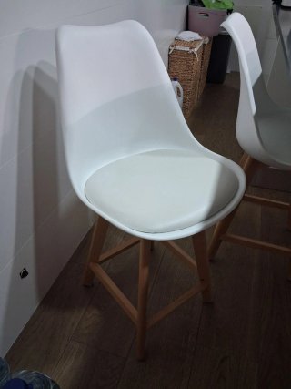 Taburetes de cocina blancos y patas madera maciza