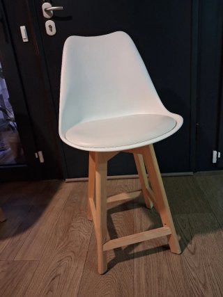 Taburetes de cocina blancos y patas madera maciza