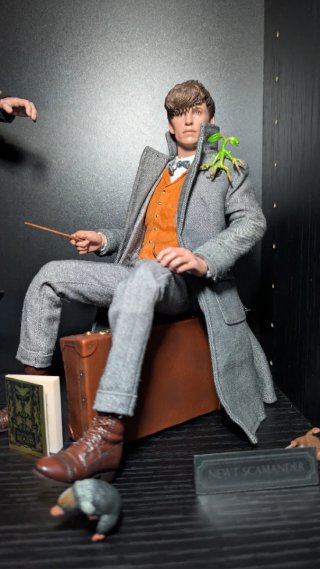 Figura Hot Toys Newt Scamander