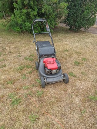 Segadora de gespa marca Honda.