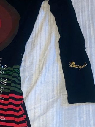Camiseta Desigual Negra y Roja