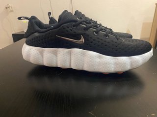 Nike Min 002 Zapatillas Negras y Blancas