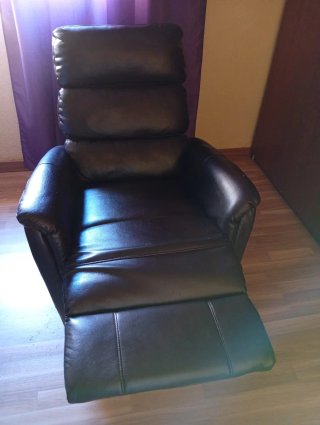 Sillón reclinable de piel negro