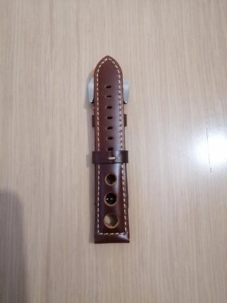Correa de cuero para reloj con hebilla