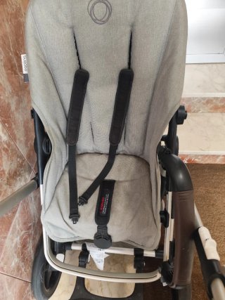 Carrito de bebé con patinete