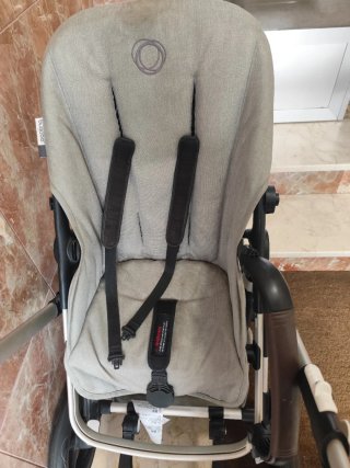 Carrito de bebé con patinete