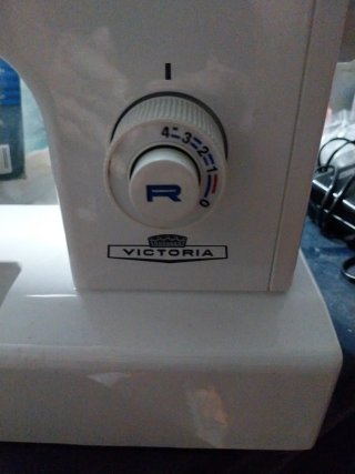 Máquina de coser Victoria