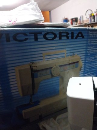 Máquina de coser Victoria