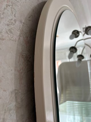 Espejo de baño con marco de madera