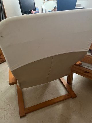 Butaca de madera blanca