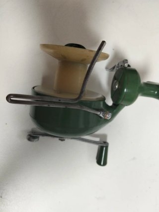 Carrete de pesca vintage verde