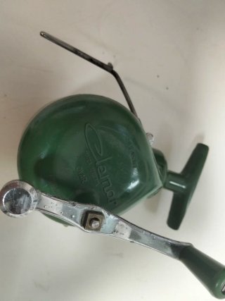 Carrete de pesca vintage verde