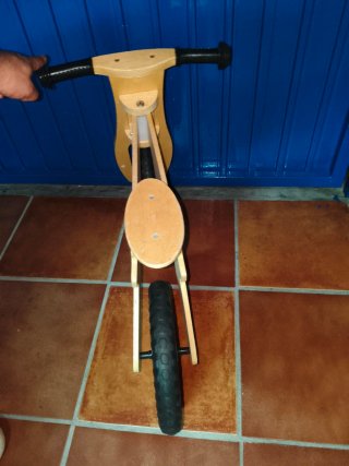 Bicicleta de madera para niños