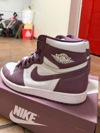 Nike Air Jordan Morado y Blanco