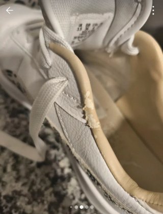 Zapatillas Puma Blancas y Beige