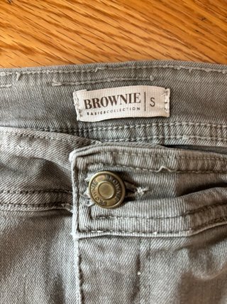 Pantalón Brownie acampanado caqui