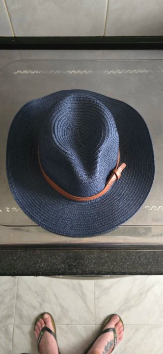 Sombrero de paja tipo fedora azul