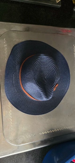 Sombrero de paja tipo fedora azul