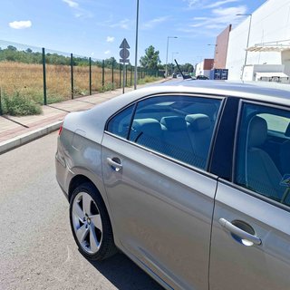 SEAT TOLEDO 1.6 Tdi STYLE _ 105 cv _ 2014
