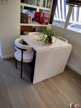 Mesa de comedor de madera