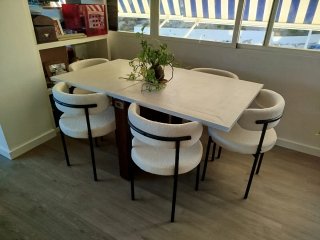 Mesa de comedor de madera