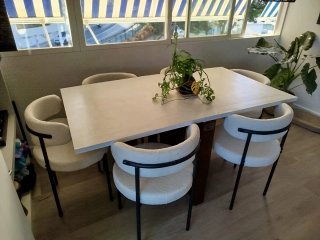 Mesa de comedor de madera