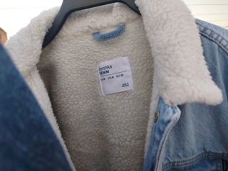 Giacche in denim di varie taglie e marche