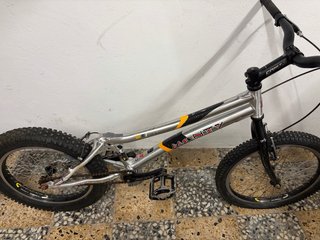 Bicicleta Monty 219 Cesar Cañas
