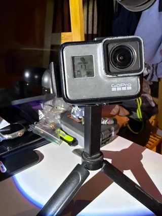 GoPro HERO5 + Trípode Grundig