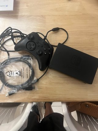 Base Nintendo Switch + Mando Pro y cable HDMI