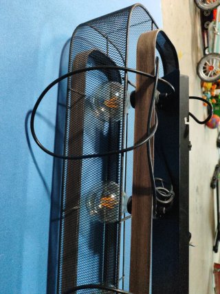 Lámpara de mesa metálica y cristal