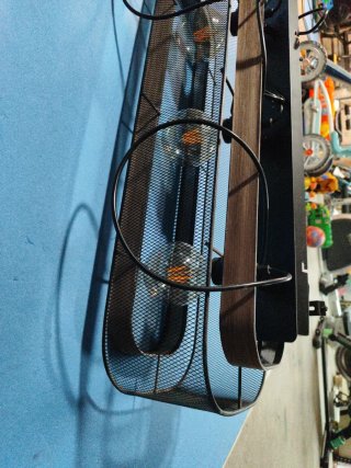 Lámpara de mesa metálica y cristal