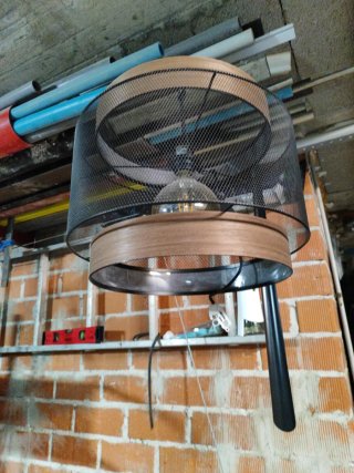 Lámpara de mesa metálica y cristal