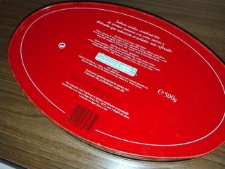 Caja Nestlé metálica 2001