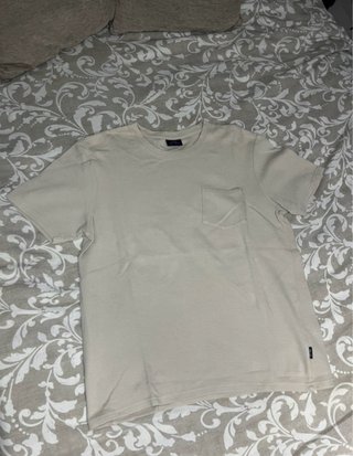 Camiseta beige hombre