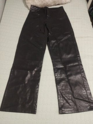 Pantalón polipiel efecto cocodrilo